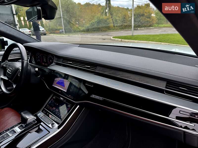 Седан Audi A8 2018 в Львове