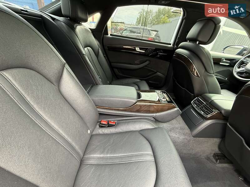 Седан Audi A8 2017 в Вінниці