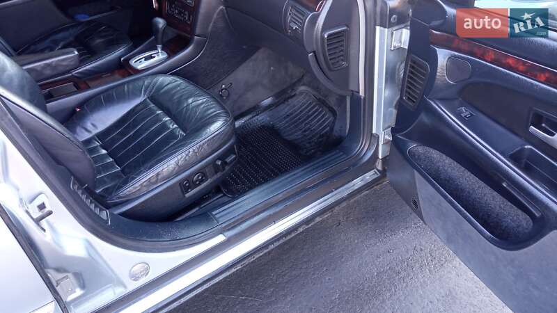 Седан Audi A8 1996 в Днепре