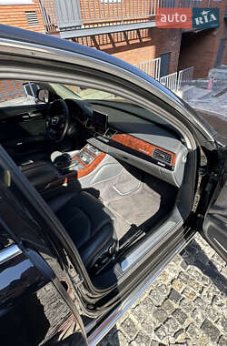 Седан Audi A8 2013 в  фото 11 Седан Audi A8 2013 в