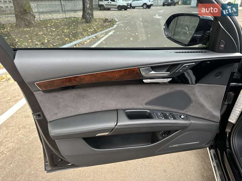 Седан Audi A8 2013 в Киеве