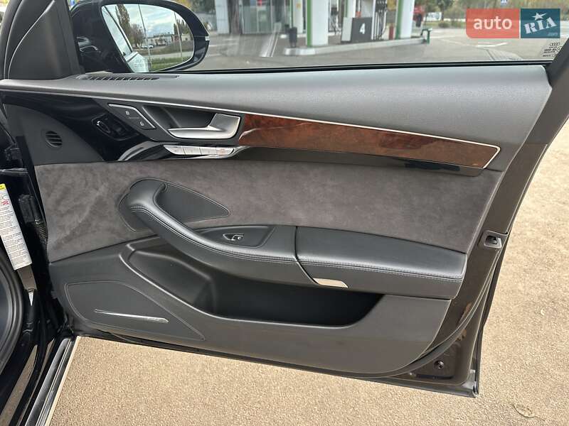 Седан Audi A8 2013 в Киеве