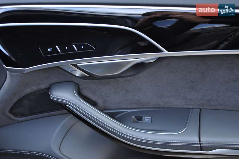 Седан Audi A8 2023 в Одессе