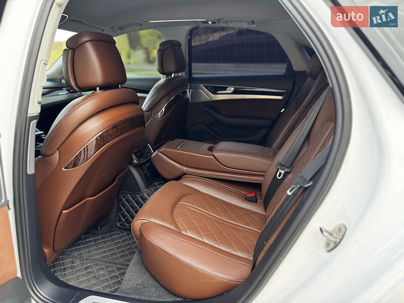 Седан Audi A8 2014 в Запорожье