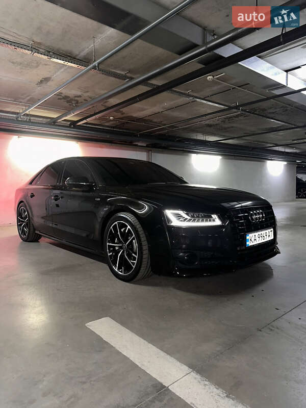 Седан Audi A8 2017 в 