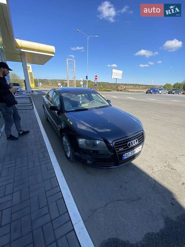 Седан Audi A8 2006 в 