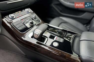 Седан Audi A8 2017 в 
