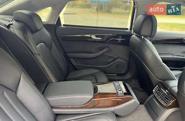 Седан Audi A8 2017 в 