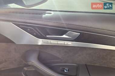 Седан Audi A8 2013 в 