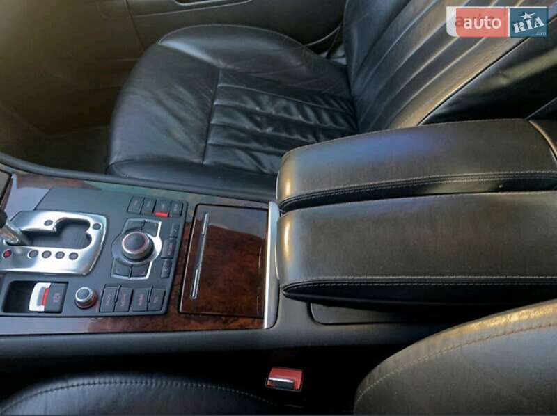 Седан Audi A8 2007 в П'ятихатках