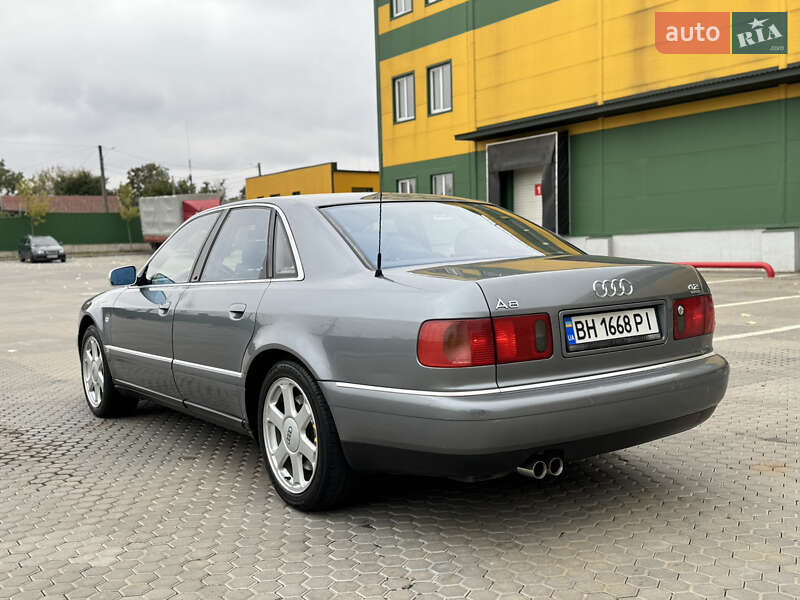 Седан Audi A8 1994 в Одессе