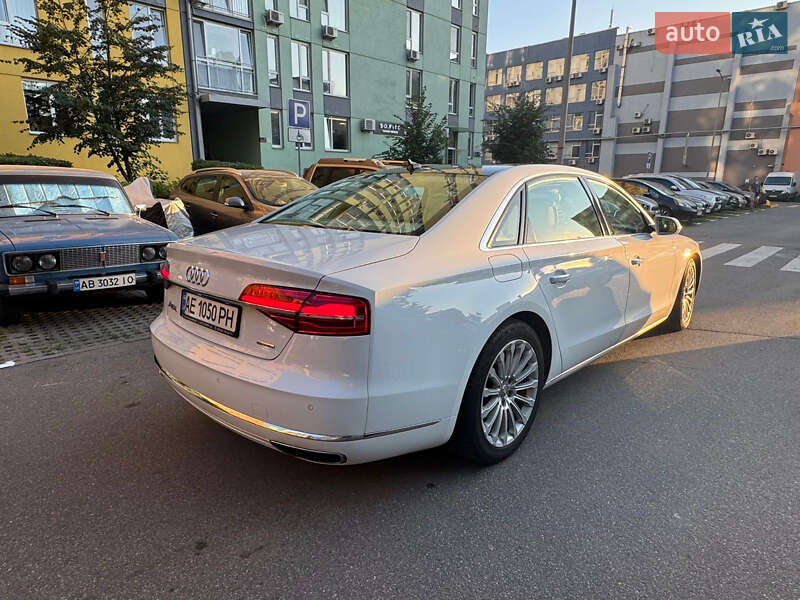 Седан Audi A8 2016 в Києві