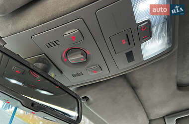 Седан Audi A8 2001 в 