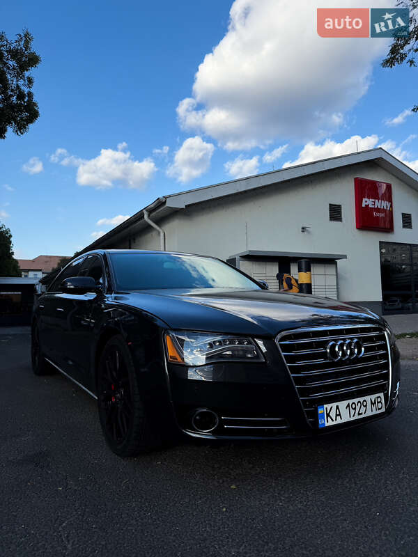 Седан Audi A8 2014 в Мукачево