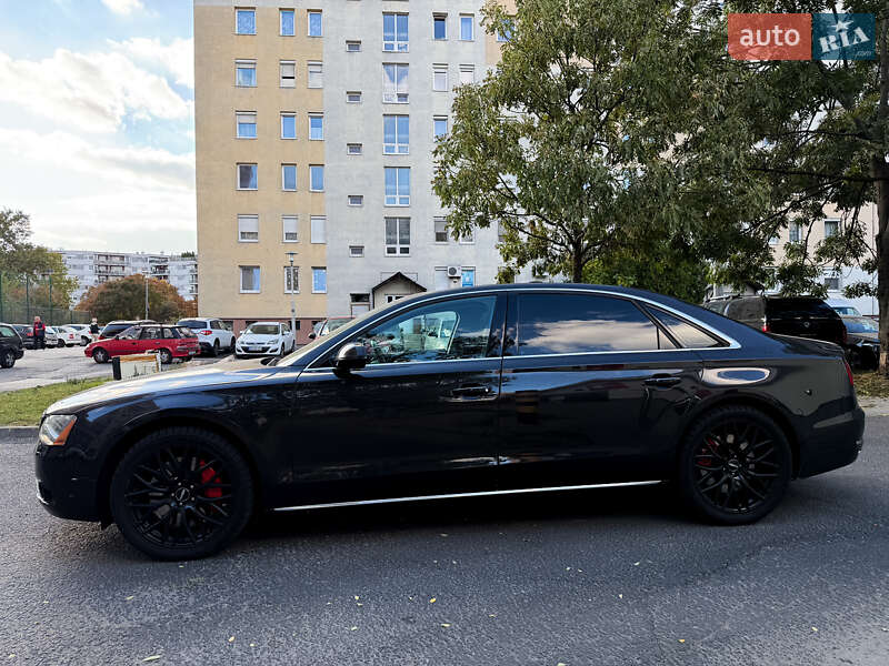Седан Audi A8 2014 в Мукачево