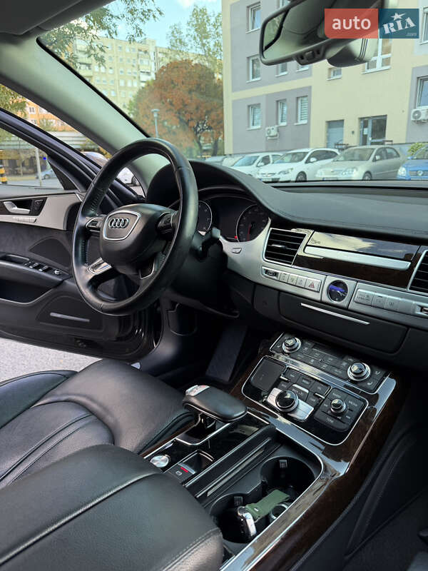 Седан Audi A8 2014 в Мукачево