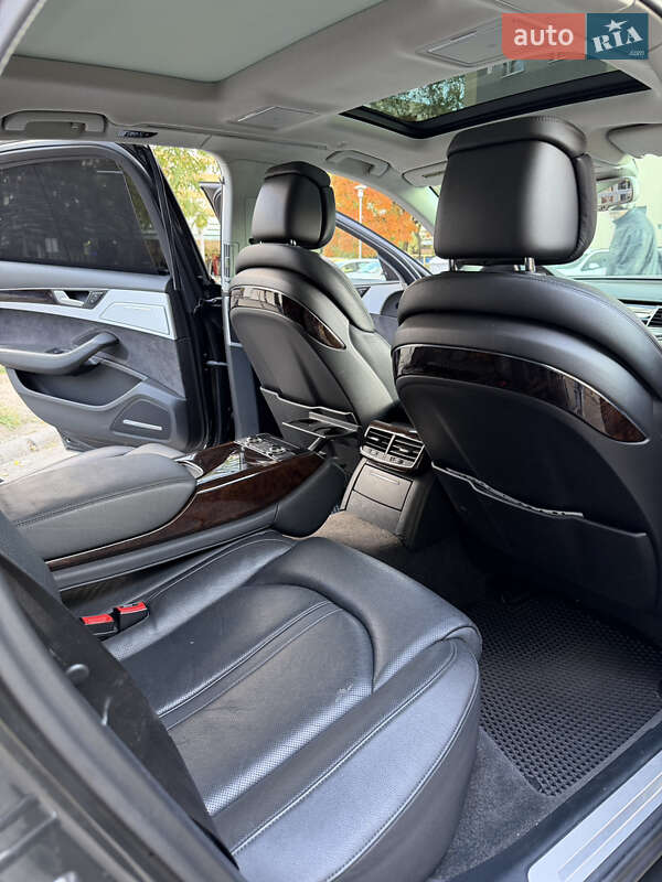 Седан Audi A8 2014 в Мукачево