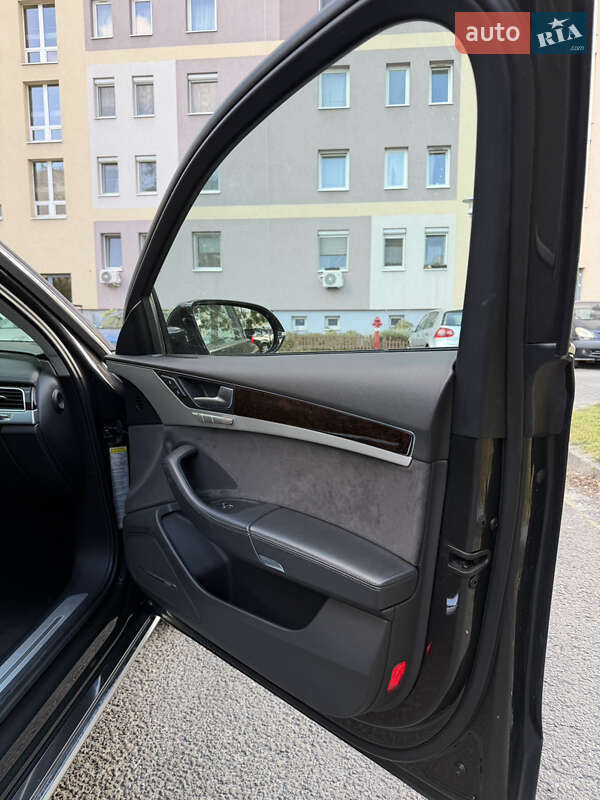 Седан Audi A8 2014 в Мукачево