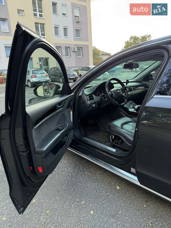 Седан Audi A8 2014 в Мукачево