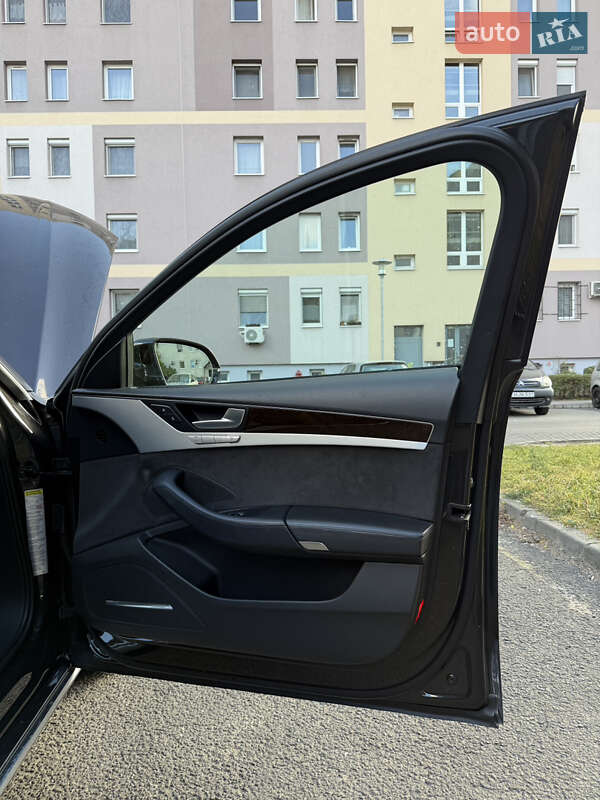 Седан Audi A8 2014 в Мукачево