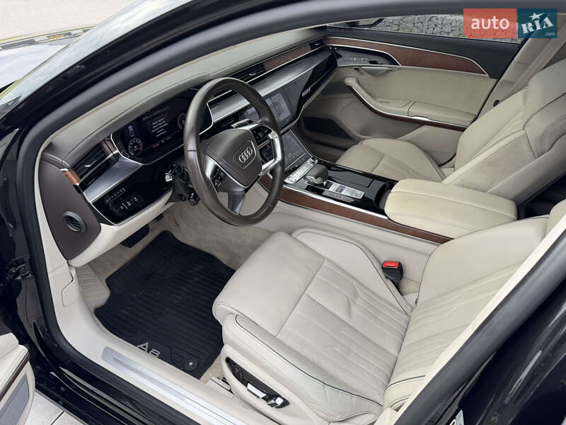 Седан Audi A8 2018 в Ровно