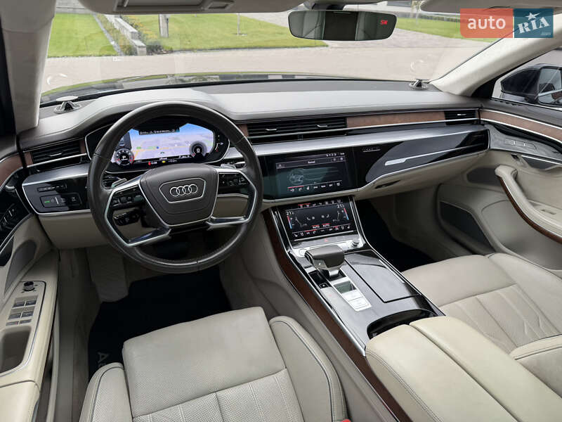 Седан Audi A8 2018 в Ровно