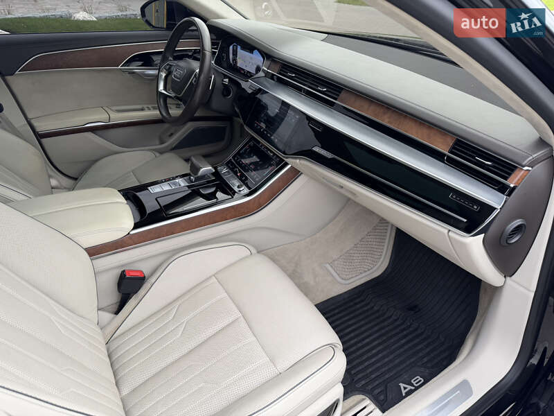 Седан Audi A8 2018 в Ровно