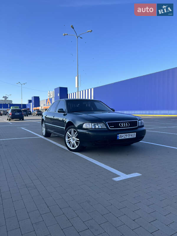 Седан Audi A8 1995 в Києві