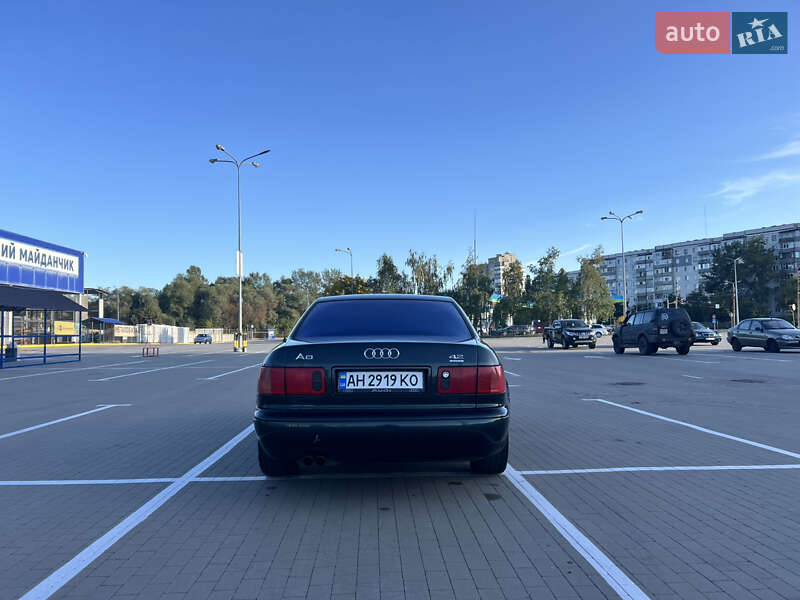 Седан Audi A8 1995 в Києві