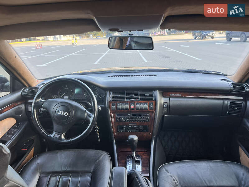 Седан Audi A8 1995 в Києві