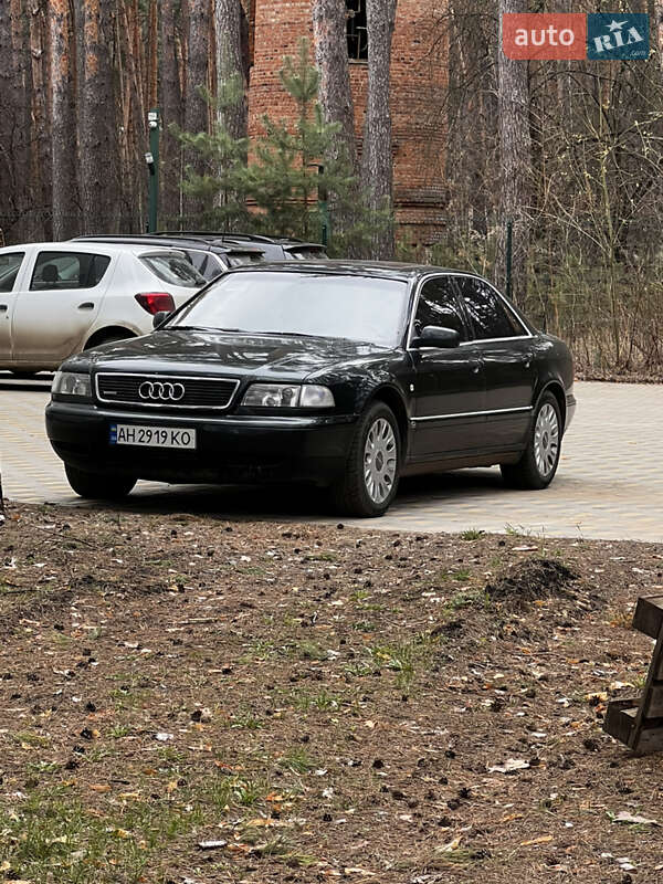 Седан Audi A8 1995 в Києві