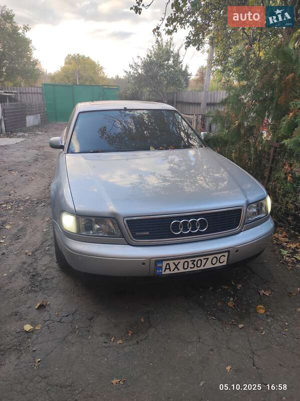 Седан Audi A8 1997 в Коростишеві