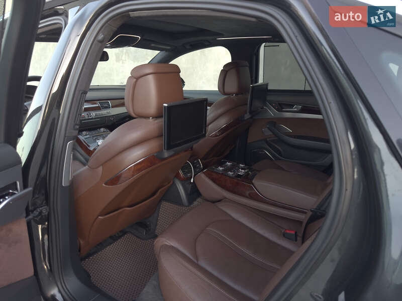 Седан Audi A8 2012 в Черновцах