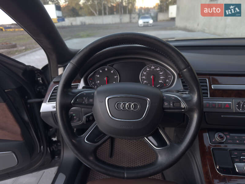 Седан Audi A8 2012 в Черновцах