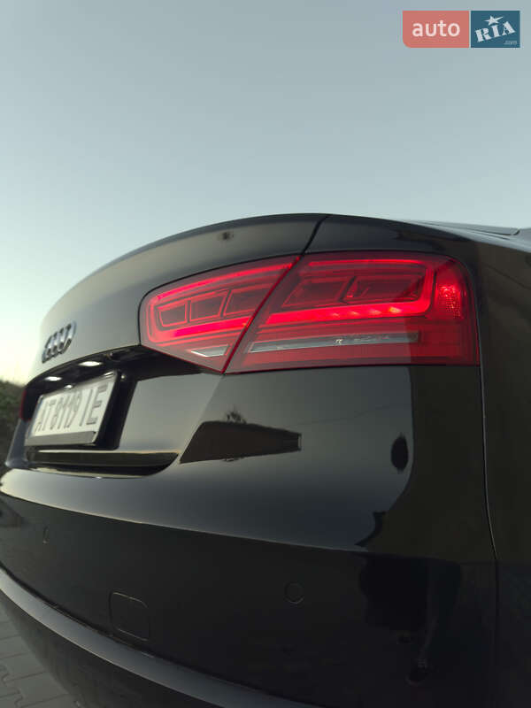 Седан Audi A8 2012 в Черновцах