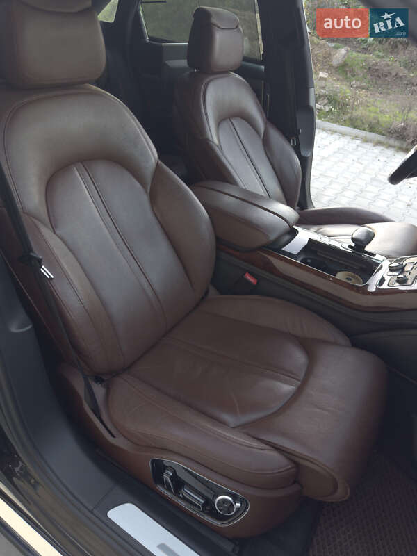Седан Audi A8 2012 в Черновцах