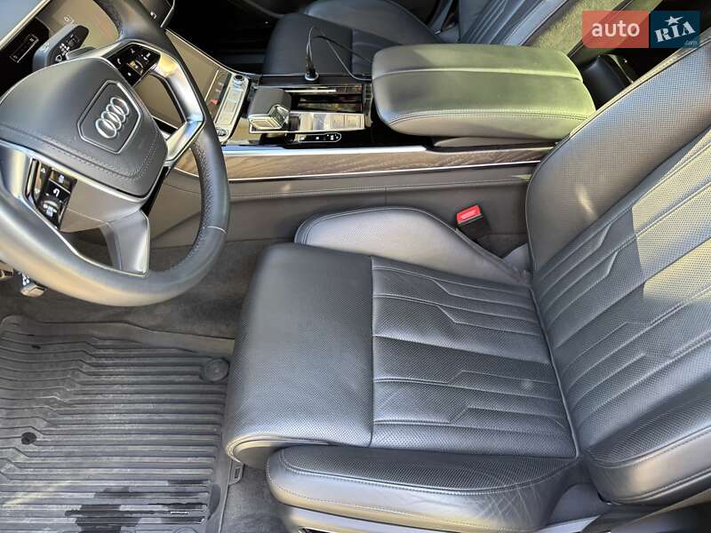 Седан Audi A8 2021 в Львове