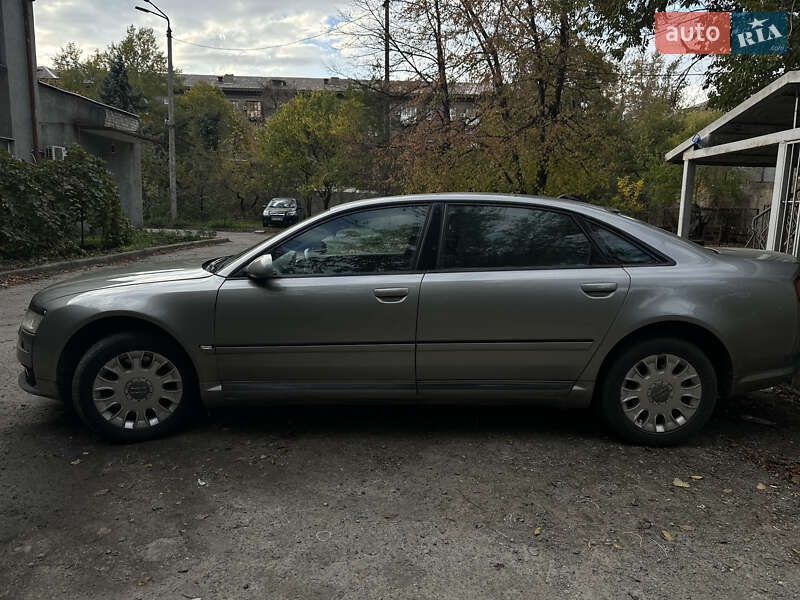Седан Audi A8 2004 в Кривому Розі