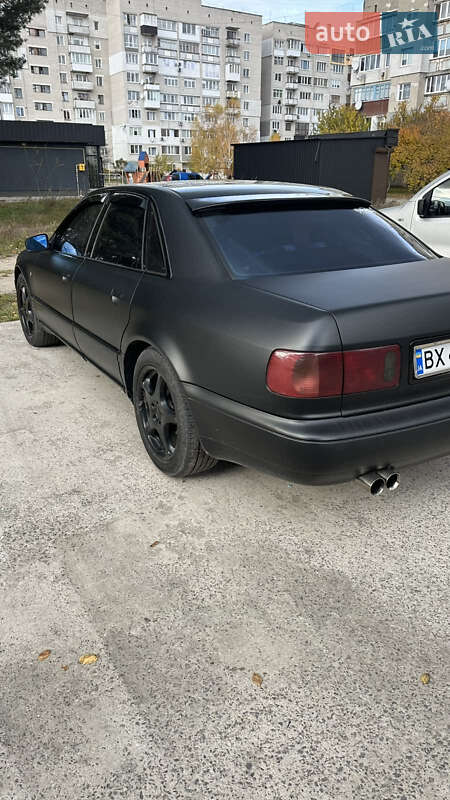 Седан Audi A8 1995 в Славуте