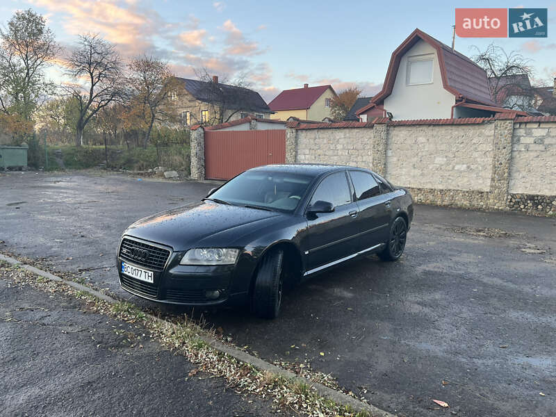 Седан Audi A8 2003 в Золочеве