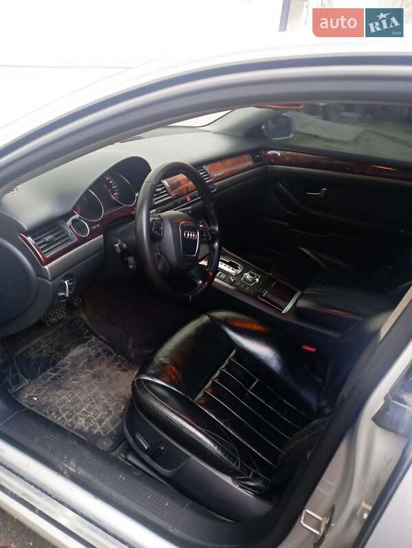 Седан Audi A8 2005 в Львове