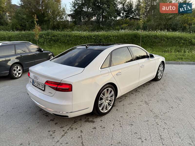 Седан Audi A8 2015 в Львове