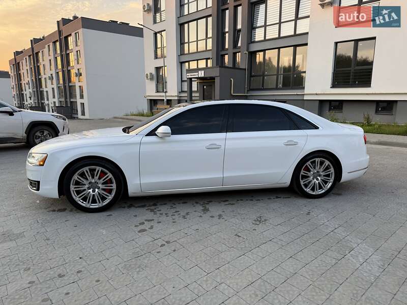 Седан Audi A8 2015 в Львове