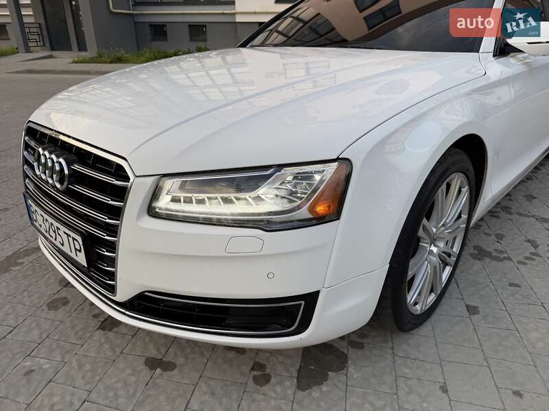 Седан Audi A8 2015 в Львове