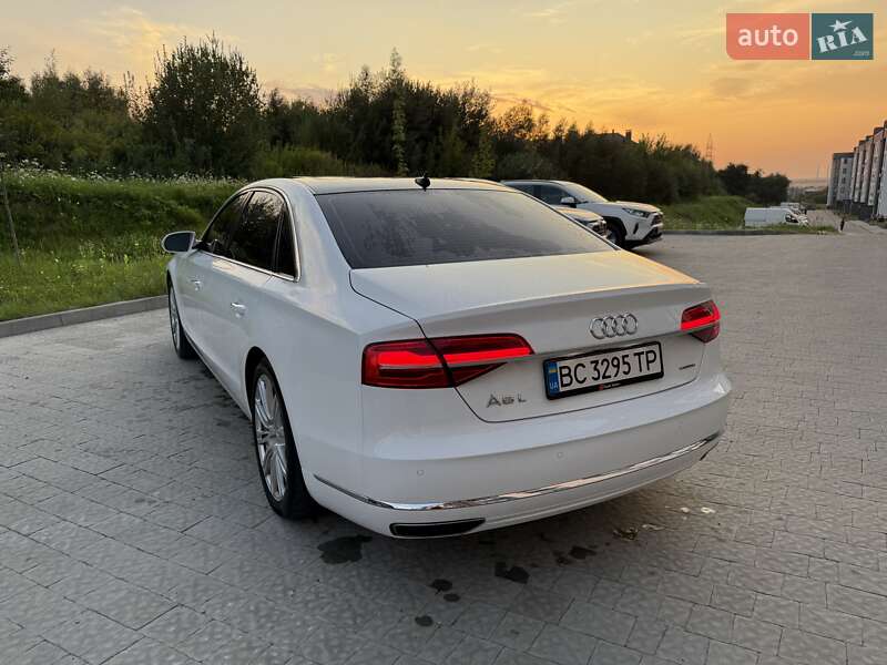 Седан Audi A8 2015 в Львове
