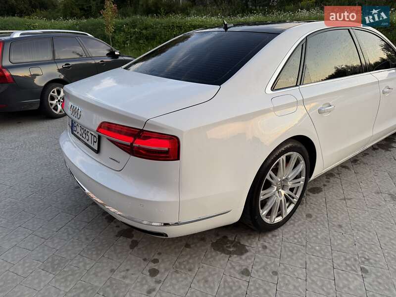 Седан Audi A8 2015 в Львове
