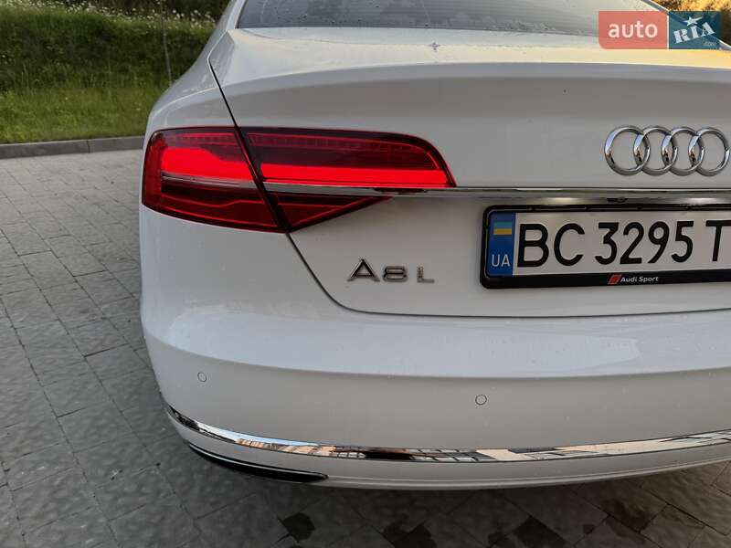 Седан Audi A8 2015 в Львове