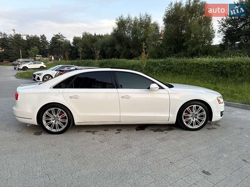 Седан Audi A8 2015 в Львове