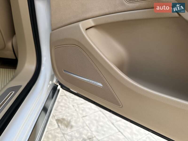 Седан Audi A8 2015 в Львове