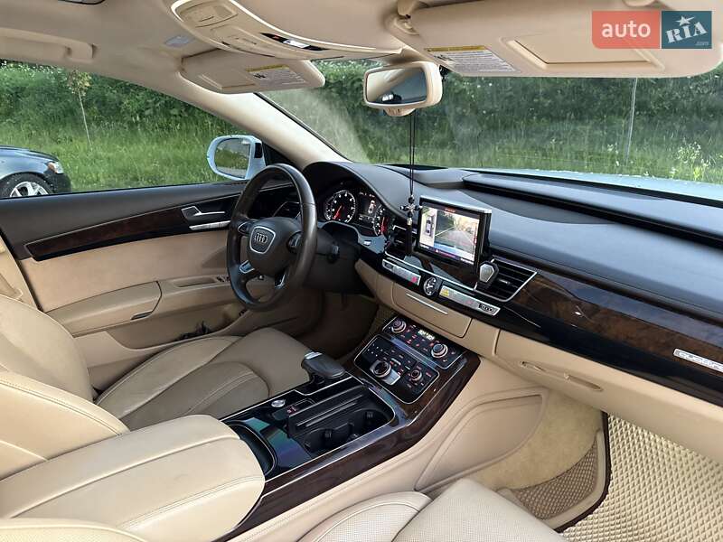 Седан Audi A8 2015 в Львове